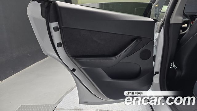 Tesla Model Y 2022 — photo 15