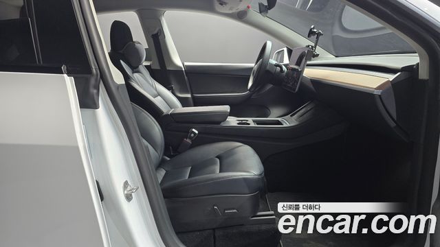 Tesla Model Y 2022 — photo 16