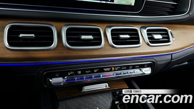 Mercedes-Benz GLE-Class 2021 — photo 20