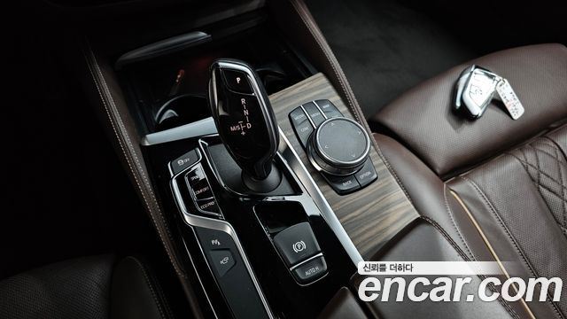 BMW 5-Series 2020 — photo 9