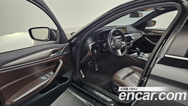 BMW 5-Series 2020 — photo 10
