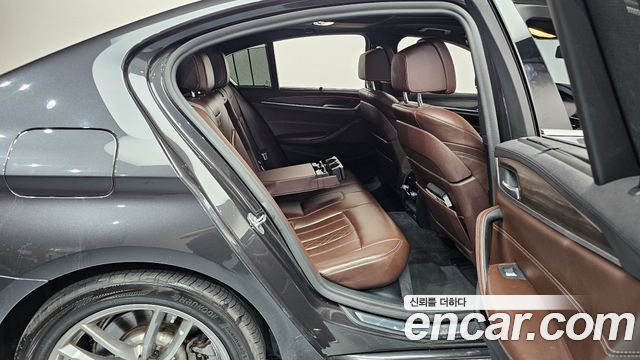 BMW 5-Series 2020 — photo 12