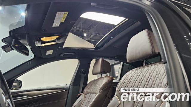 BMW 5-Series 2020 — photo 18