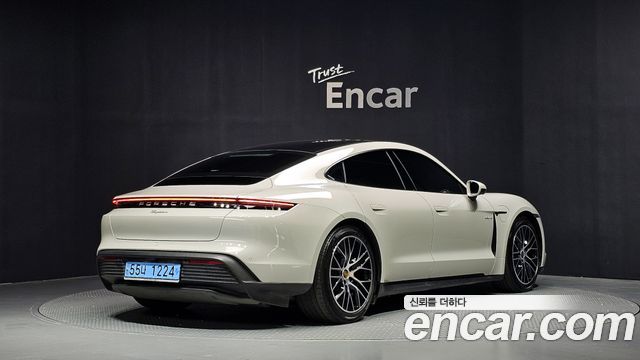 Porsche Taycan 2023 — photo 2