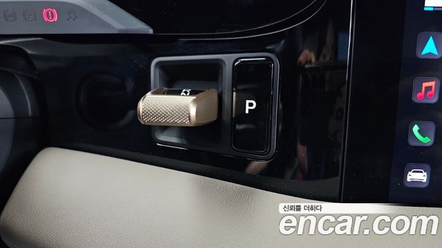 Porsche Taycan 2023 — photo 12
