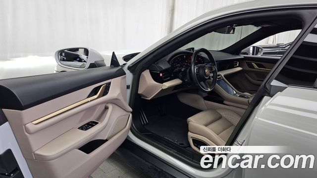 Porsche Taycan 2023 — photo 13