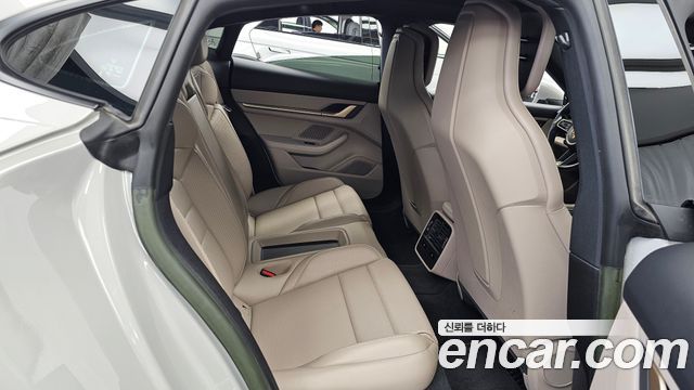 Porsche Taycan 2023 — photo 18