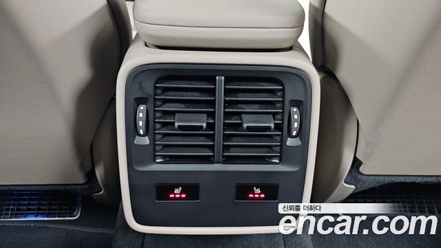 Porsche Taycan 2023 — photo 24