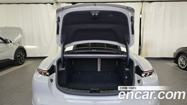 Porsche Taycan 2023 — photo 26