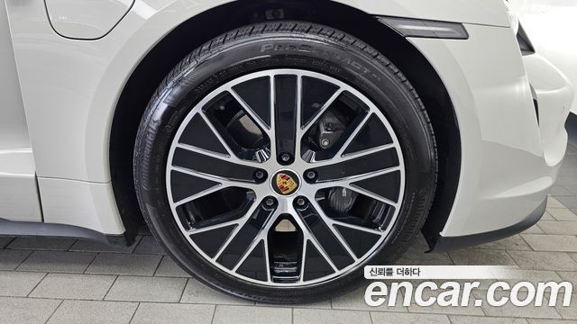 Porsche Taycan 2023 — photo 7