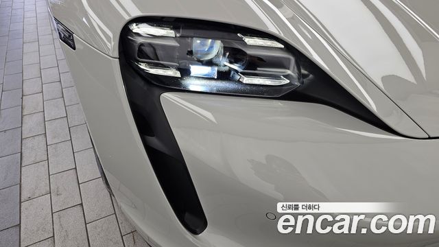 Porsche Taycan 2023 — photo 8