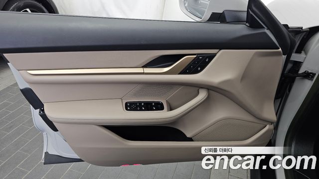 Porsche Taycan 2023 — photo 14
