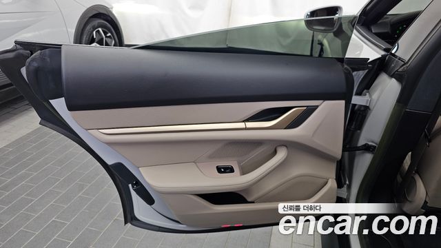 Porsche Taycan 2023 — photo 15