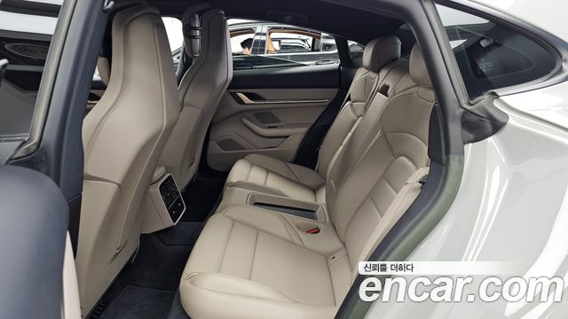 Porsche Taycan 2023 — photo 16