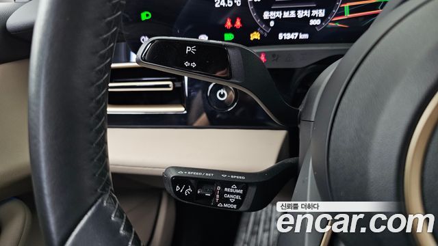 Porsche Taycan 2023 — photo 27
