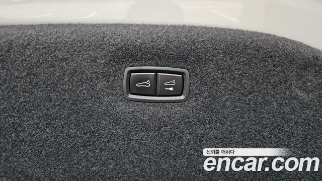Porsche Taycan 2023 — photo 31