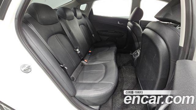 Kia K5 2018 — photo 11