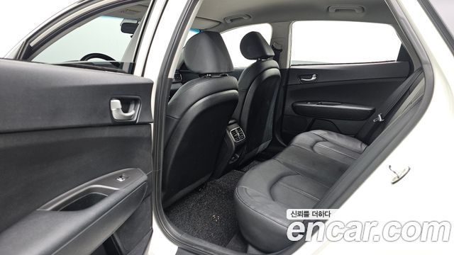 Kia K5 2018 — photo 12