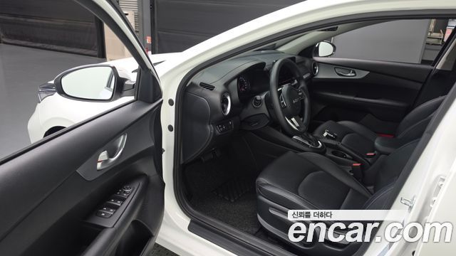 Kia K3 2023 — photo 13