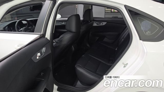 Kia K3 2023 — photo 17