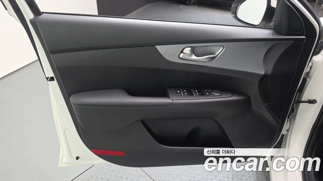 Kia K3 2023 — photo 14