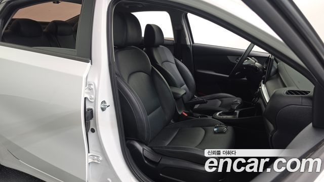 Kia K3 2023 — photo 16