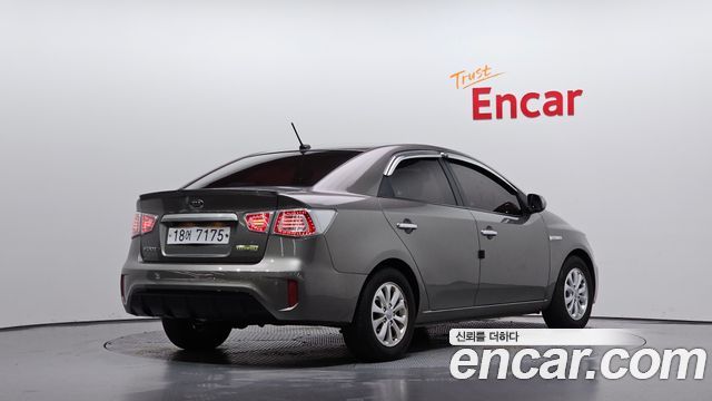 Kia Porte 2010 — photo 2