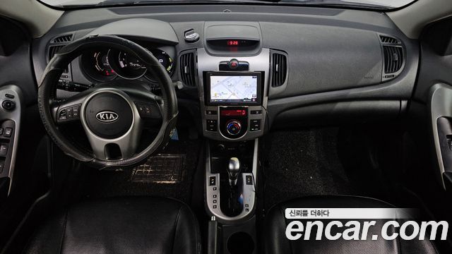 Kia Porte 2010 — photo 7