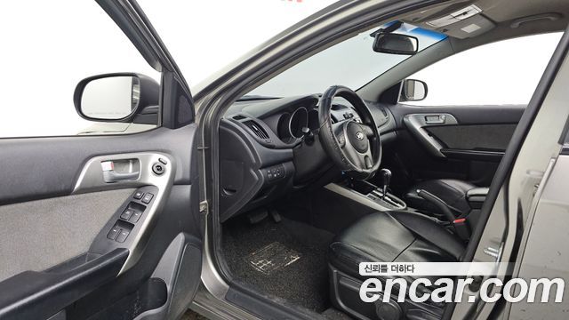 Kia Porte 2010 — photo 10