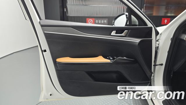 Kia K5 2023 — photo 14