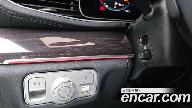Mercedes-Benz GLE-Class 2022 — photo 27