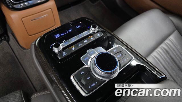 Genesis G90 2019 — photo 24