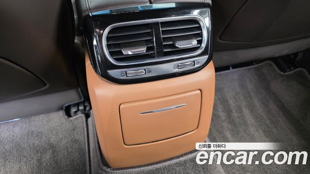 Genesis G90 2019 — photo 32