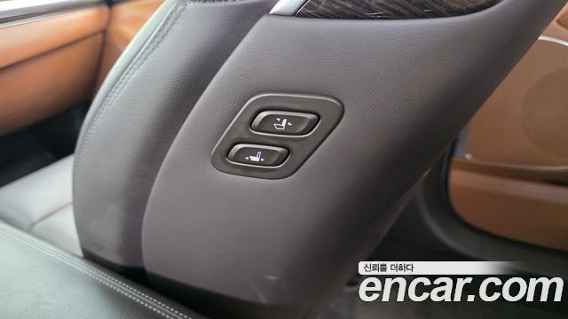 Genesis G90 2019 — photo 33