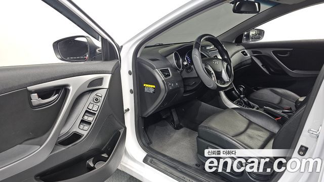 Hyundai AVANTE 2015 — photo 13