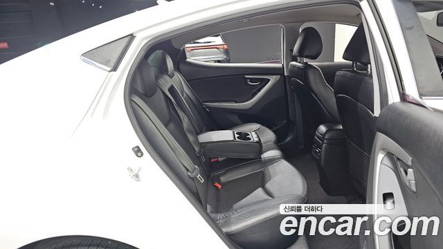 Hyundai AVANTE 2015 — photo 17