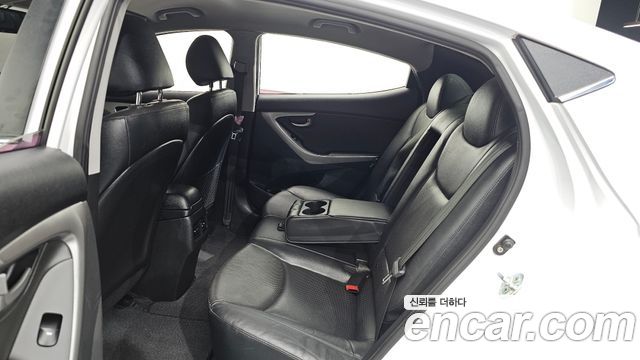 Hyundai AVANTE 2015 — photo 18
