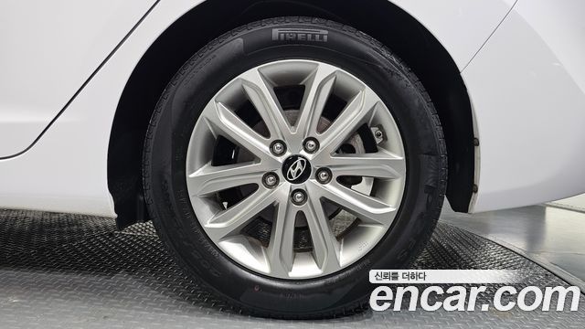 Hyundai AVANTE 2015 — photo 7