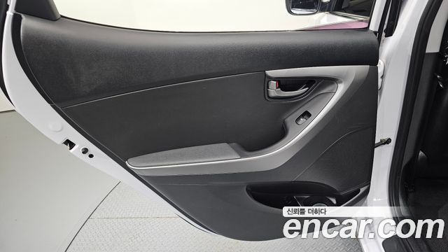 Hyundai AVANTE 2015 — photo 15