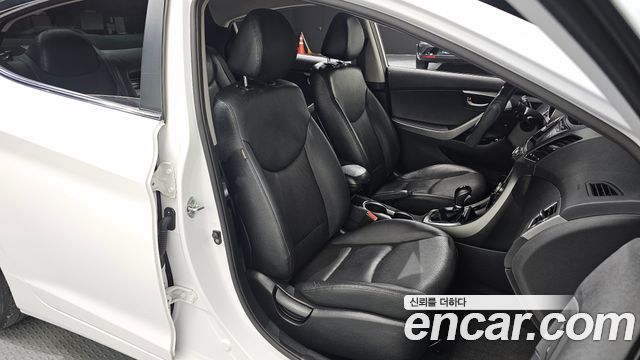 Hyundai AVANTE 2015 — photo 16