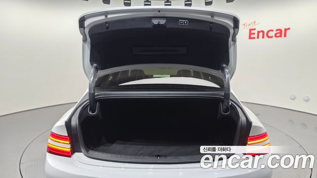 Genesis G80 2022 — photo 17