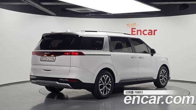 Kia Canival 2022 — photo 2