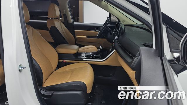 Kia Canival 2022 — photo 16