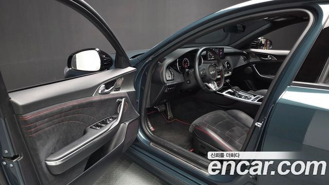 Kia Stinger 2023 — photo 10