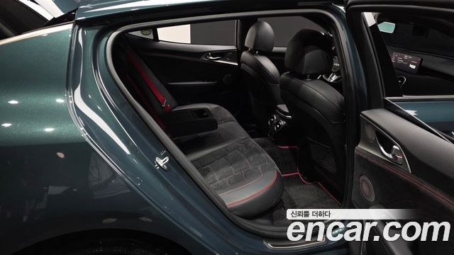 Kia Stinger 2023 — photo 12