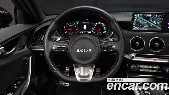 Kia Stinger 2023 — photo 13