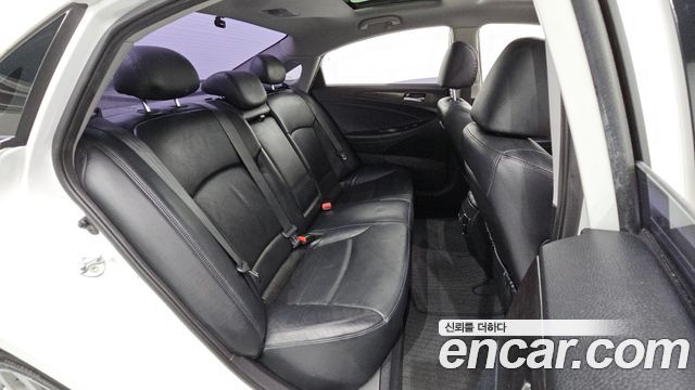 Hyundai Sonata 2014 — photo 17