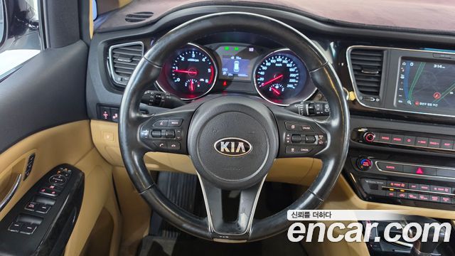 Kia Canival 2019 — photo 21