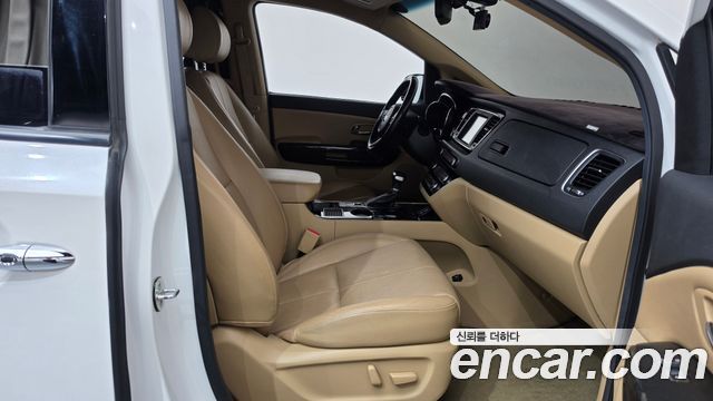 Kia Canival 2019 — photo 16