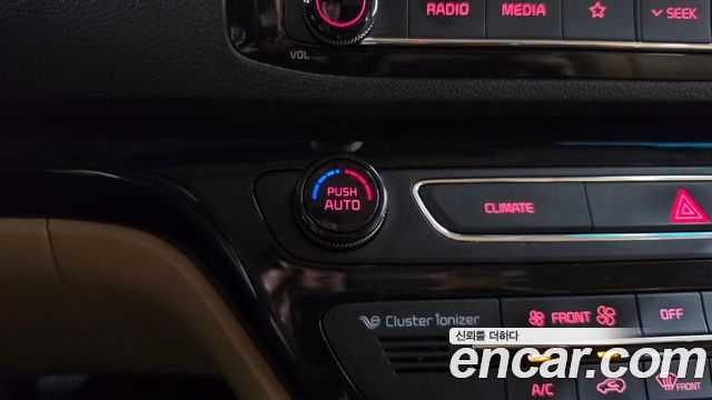 Kia Canival 2019 — photo 30